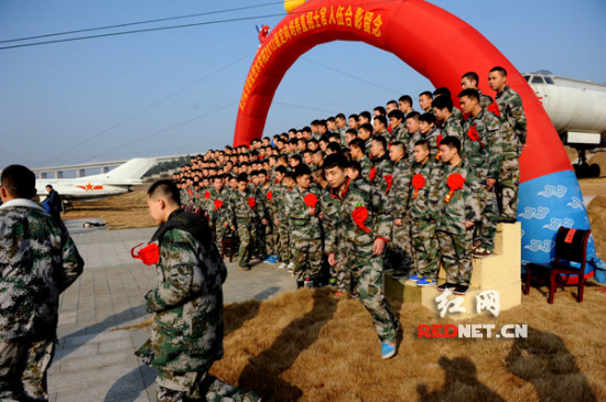 湖南首批定向培养直招士官光荣入伍(图)