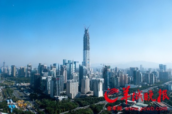 深圳第一高楼平安金融中心核心筒封顶(图)_新浪新闻