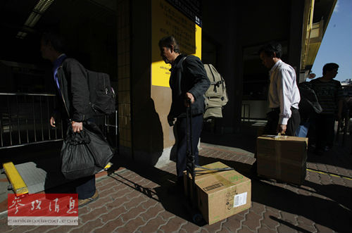 港媒:内地青年香港考驾照包500红包给考官被捕