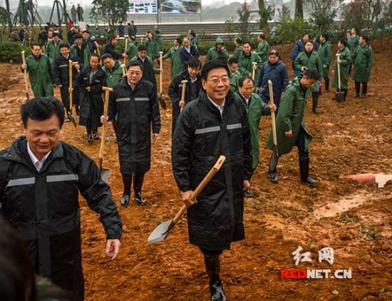 徐守盛杜家毫参加义务植树 全省森林覆盖率达