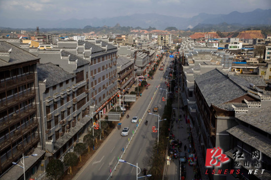 龙山县城人口_国网龙山县供电公司技术人员冒雨救灾