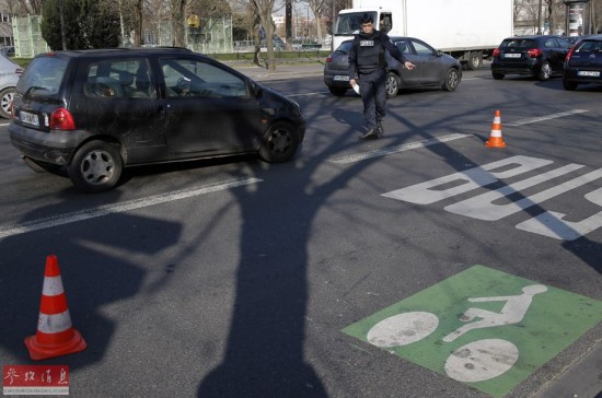 外媒称巴黎限行引发意想不到争议:零是双数?_