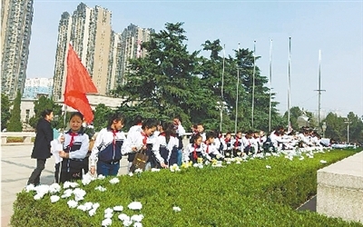 清明扫墓 缅怀先烈