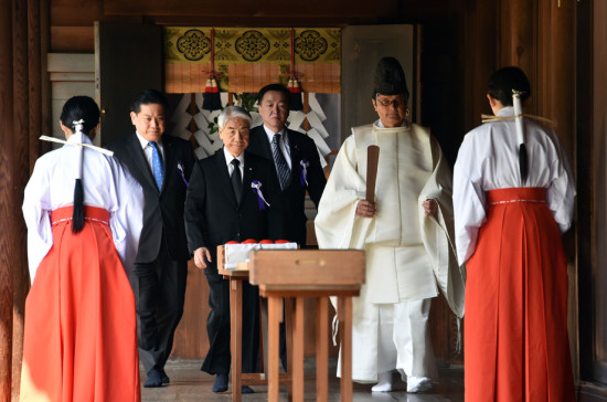 港媒:日本百名议员参拜靖国神社 遭韩国猛烈批评