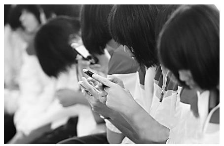 跟屁虫揭秘:孩子颈椎变形成“老头” 的原因_新浪新闻