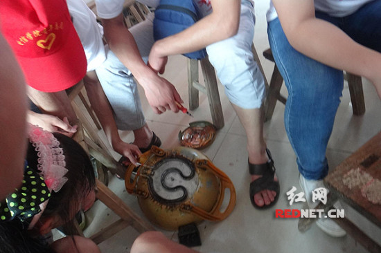 湖南工学院志愿队在衡阳县开展义务维修活动