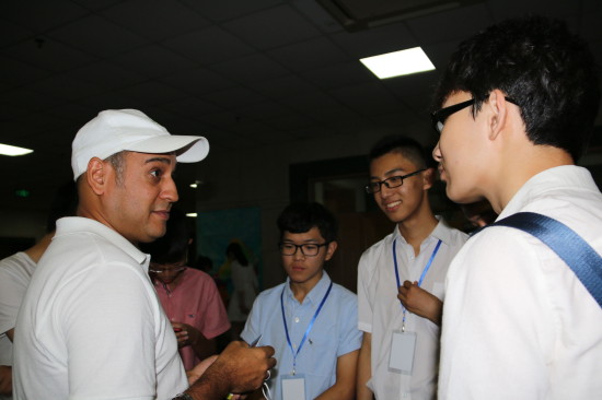 天津英华国际学校第一届微距国际青年论坛隆