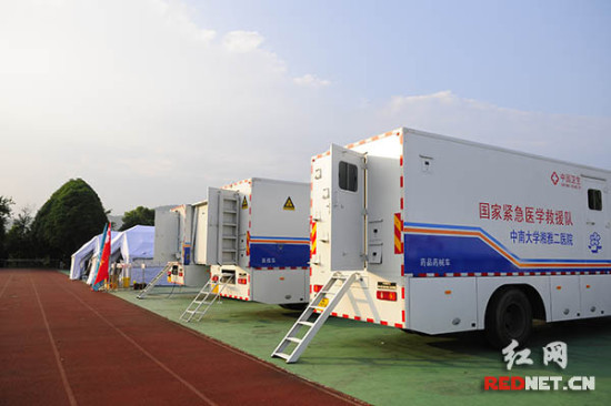 国家紧急医学救援队赴泸溪开展实战综合急救演