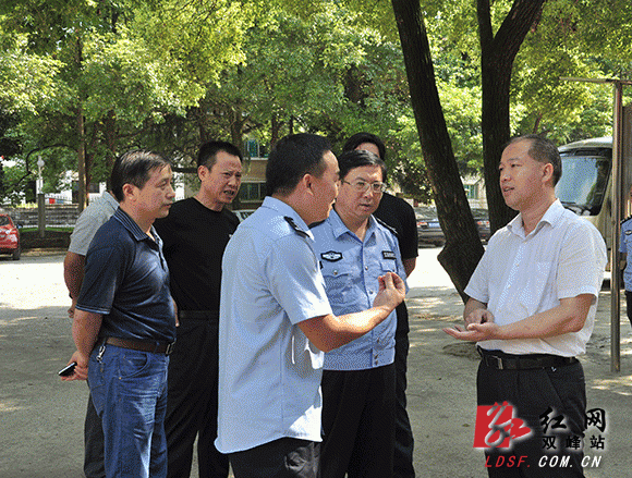 座谈会由县委常委,常务副县长邹学耀主持,县委常委,政法委书记黄为,副