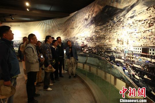 世界华文媒体代表:新玉树是解读中国力量的金