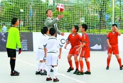 今日丹麦国家馆日 王储抵沪为小学生足球赛开