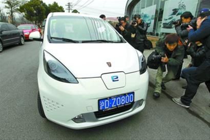 上海首块免费绿色牌照亮相 新能源车产能待提