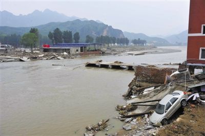 7月25日，暴雨后的拒马河苟各庄村段，河水泛黄。新京报记者 李飞 实习生 王飞 摄