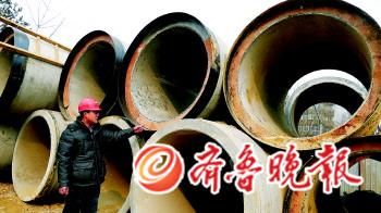 地下污水管道直径超过1米。本报记者 周青先 摄 