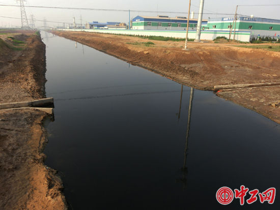 秦台河过去碧水长流，鱼肥虾鲜。现在因为滨州工业园向其排放污水已成酱油河，鱼虾绝迹。