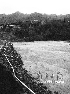 矿业公司以勘矿为名挖矿废水直排河流(图)
