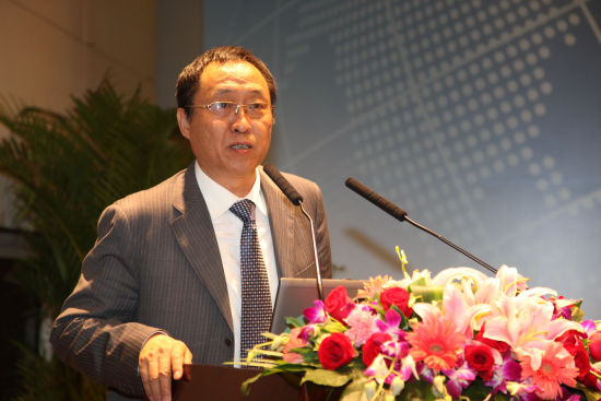 工信部节能与综合利用司处长黄建忠主题发言。