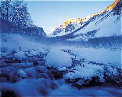 抢先观赏初冬浅雪暖阳的旅游胜地