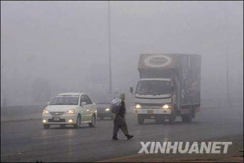 巴基斯坦拉合尔大雾袭城_天气预报_新闻