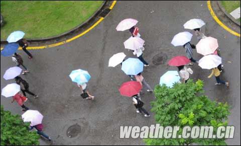 广东南部暴雨如注 未来三天仍有降雨_天气预报
