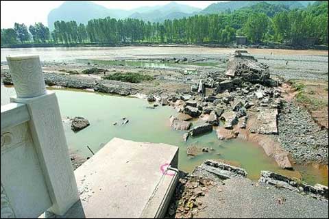河南栾川大桥因洪水垮塌 已致37人遇难19人失