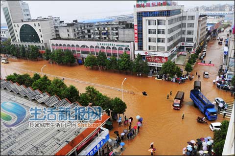 云南呈贡大暴雨成泽国 未来几天仍多降水_天气预报