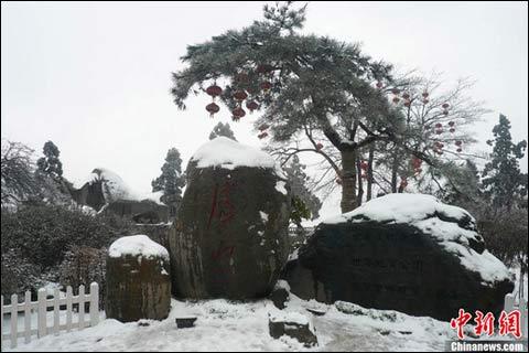 江西庐山一周连降两场雪 赏春雪美景注意防寒