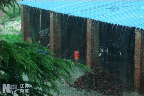 江苏今明多地再迎强降雨 需防范次生灾害_天气预报