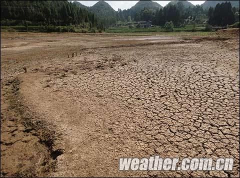 贵州铜仁多地高温40℃以上 旱情严峻_天气预报