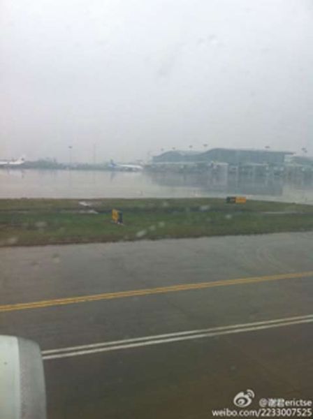 浙江局地遭遇强对流天气 萧山机场出现航班延