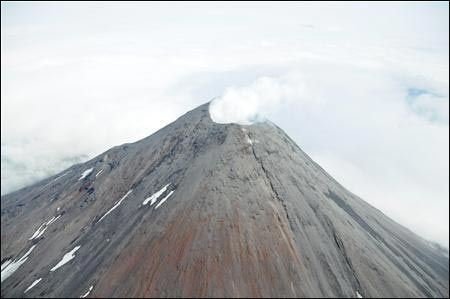 美国克利夫兰火山强烈喷发 引发空中交通警报