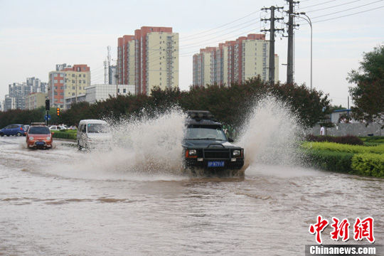 河北强降雨 廊坊市区局地积水几近5米|廊坊|铁