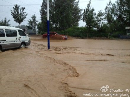 陕北局地降大暴雨 榆林多路段积水严重|甘肃暴