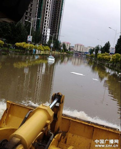 河北秦皇岛大暴雨多地严重内涝(组图)_新浪天