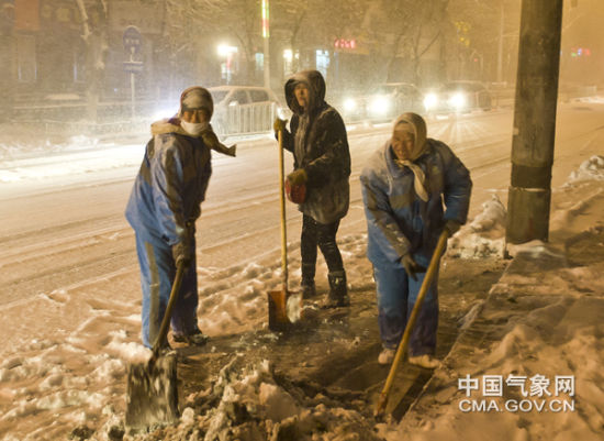 新疆多地大雪 北疆部分地区降暴雪|新疆|暴雪_