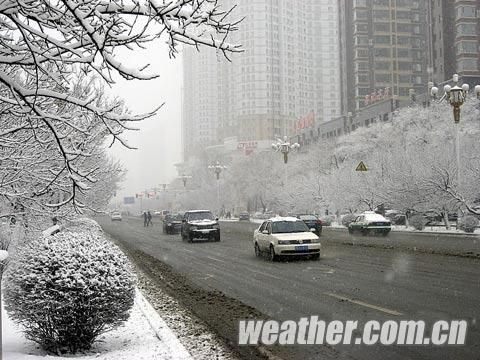 大风雨雪突袭吉林 长春迎今年首次扬沙|