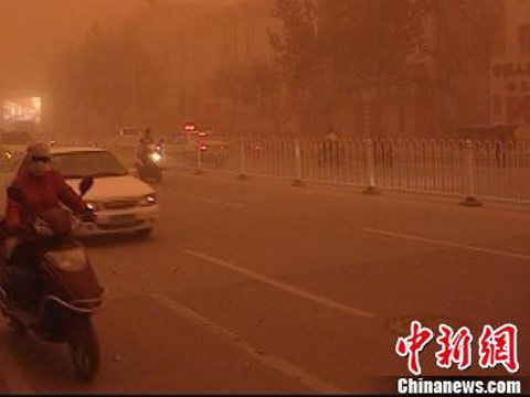 新疆喀什遭遇沙尘暴 白昼如黑夜(图)|沙尘暴|喀
