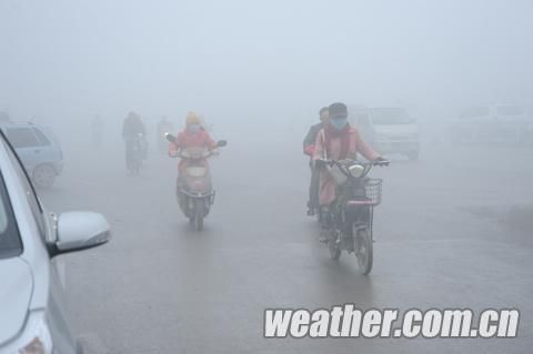 今年最强雾霾袭山西临汾 局地红绿灯失灵|红
