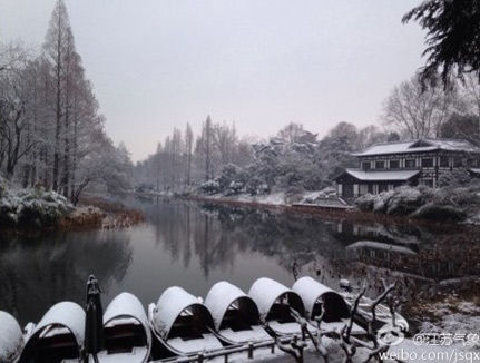 南京玄武湖雪景.(图片来源:新浪微博)