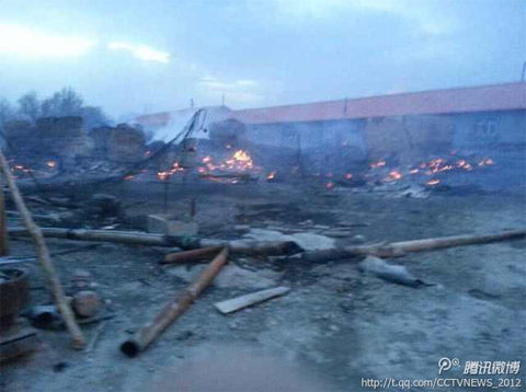 新疆塔城遭遇沙尘暴 多地发生火灾