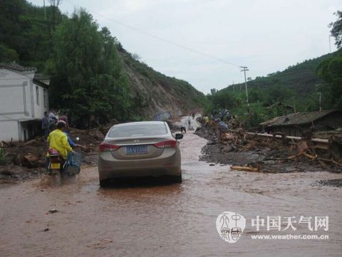 7月7日凌晨,昭通市鲁甸县龙头山镇,乐红镇发生泥石流灾害,造成当地