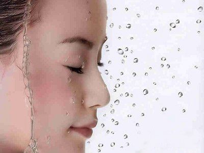 内外兼修使秋天皮肤不干燥