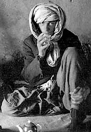 阿富汗军阀狎童炫富