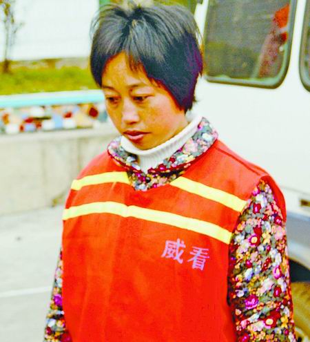 因"教师强迫学生卖淫案" 贵州威宁27名干部被处分