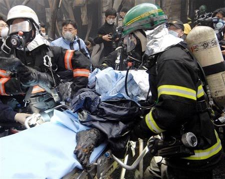 韩国一冷冻仓库爆炸 7人死亡28人失踪(图)