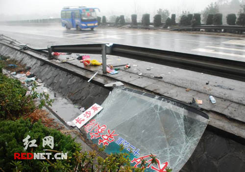 冰冻天气事故频发 湖南四条高速全线封闭(图)