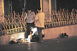 <em>溜冰</em>起纠纷+少年捅死男子