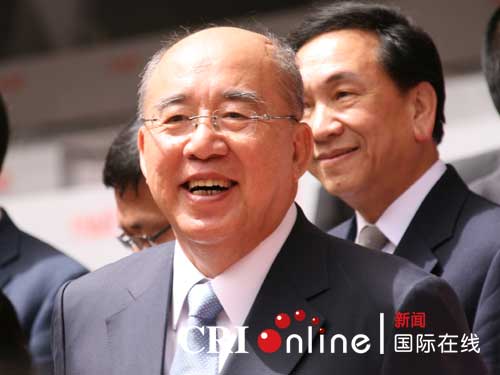 中国国民党主席吴伯雄参观"鸟巢(组图)