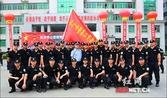 记者 明健飞)奉命于6月5日远赴四川支援地震灾区的长沙市特警支队第二