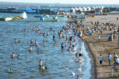 金山城市沙滩收门票引争议